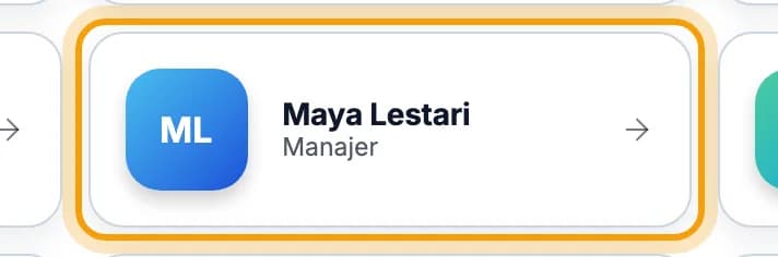 Daftar nama staf di layar PIN, satu nama disorot